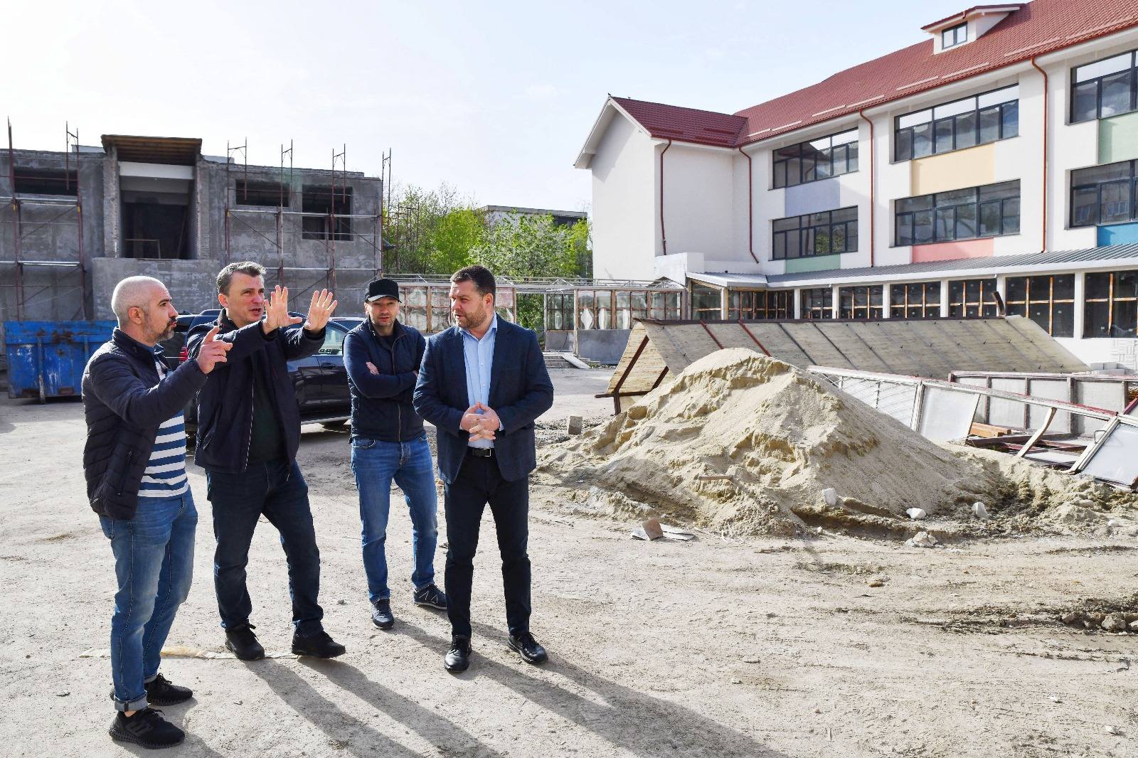 Școala 309 și Grădinița Paradisul Piticilor